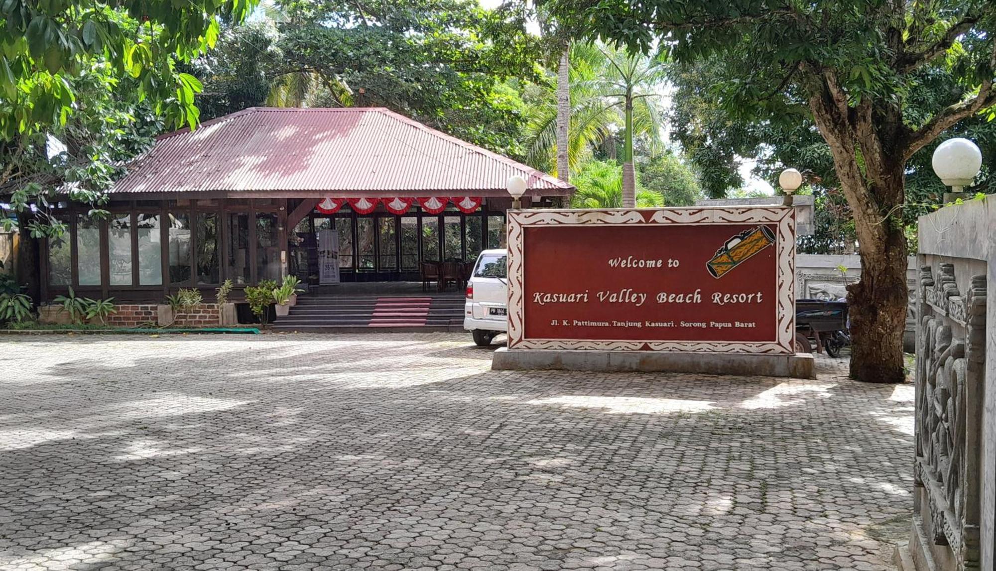 Kasuari Valley Beach Resort Sorong Exterior photo